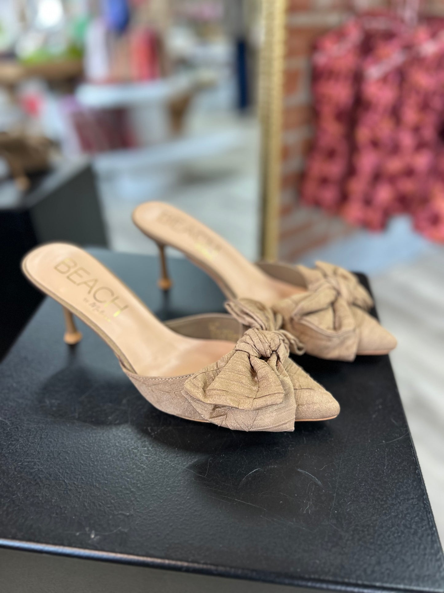 Goldie Gal Heel