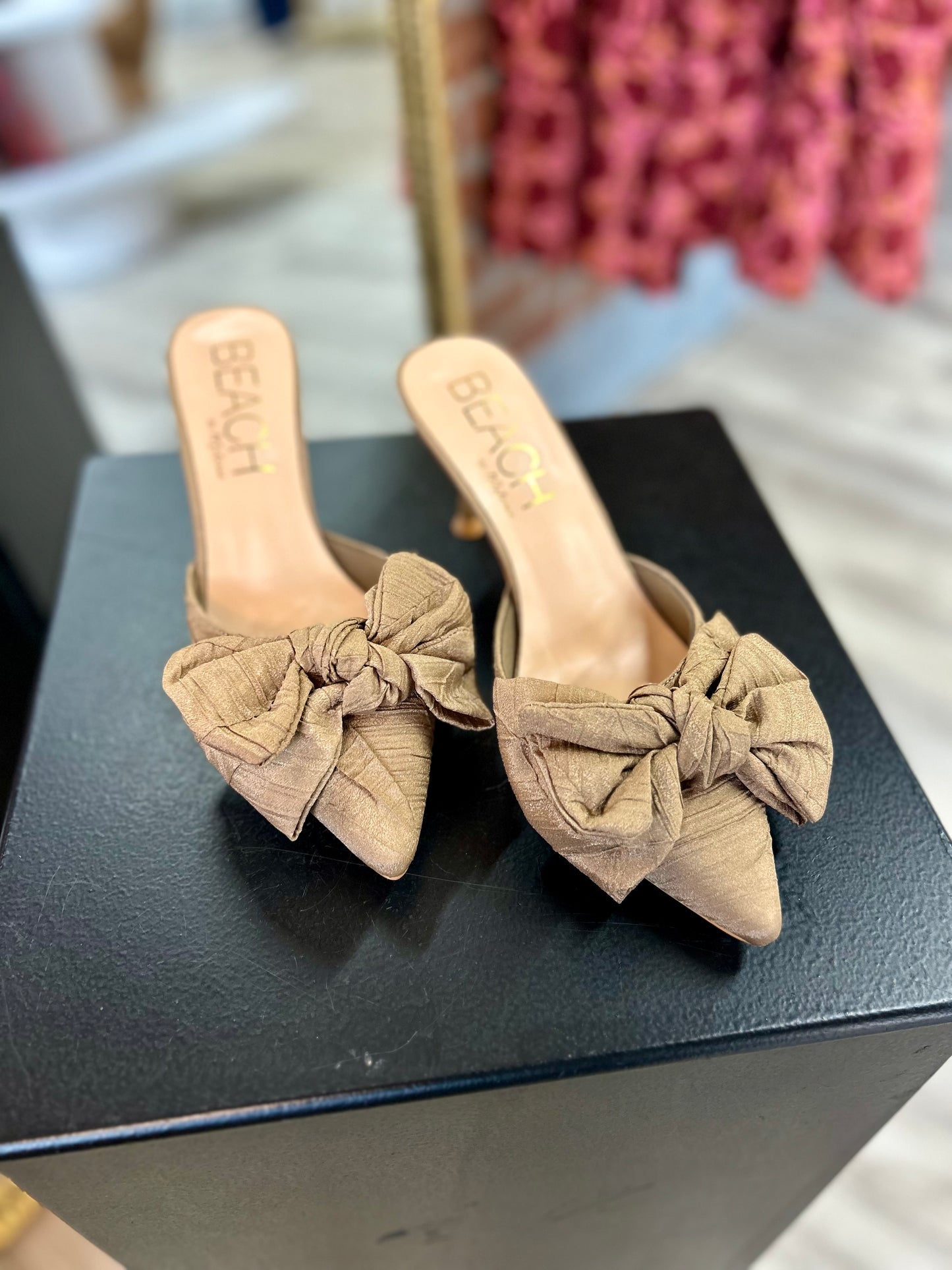 Goldie Gal Heel